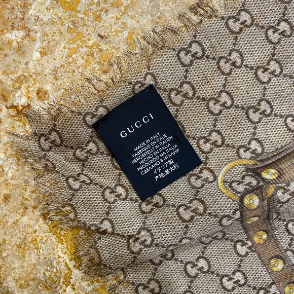 Authentic Gucci wool red and pink floral scarf shawl wrap  new condition - Picture 5 of 5